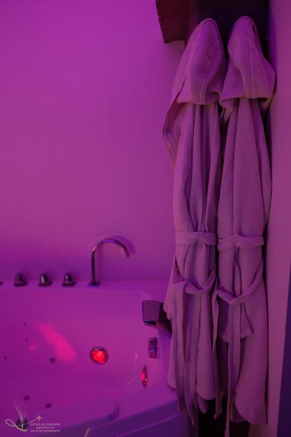 Adsweet Apartment Еперне Екстериор снимка