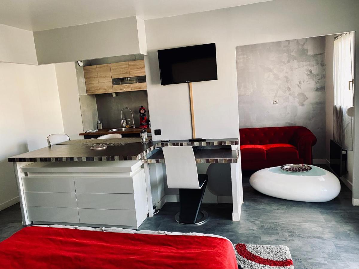 Adsweet Apartment Еперне Екстериор снимка